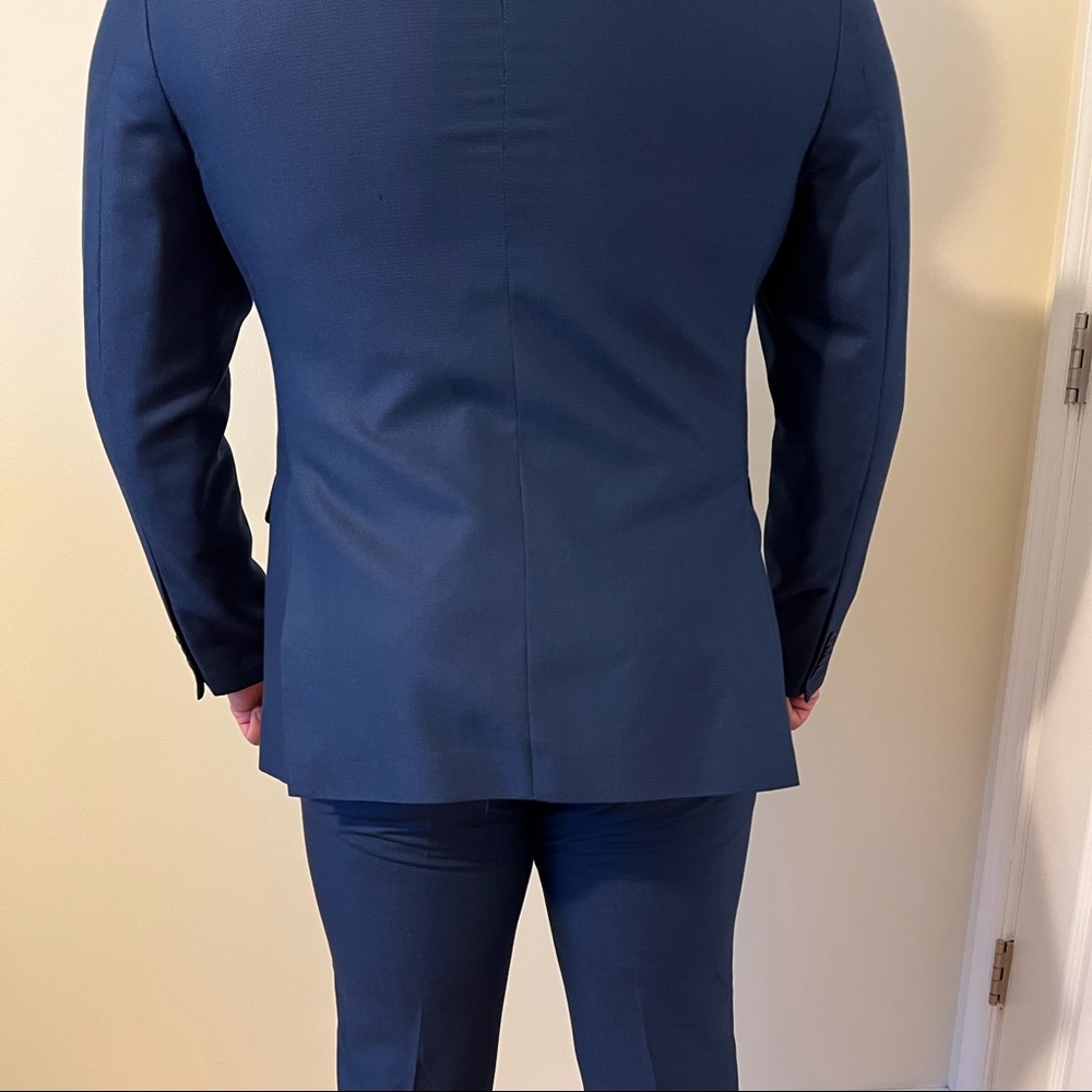 32x32 suit